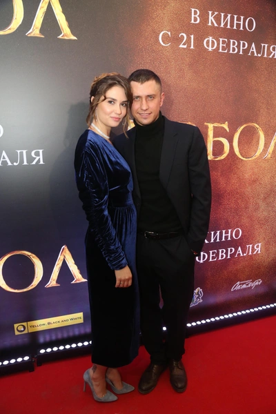 Агата Муцениеце и Павел Прилучный  | www.starhit.ru