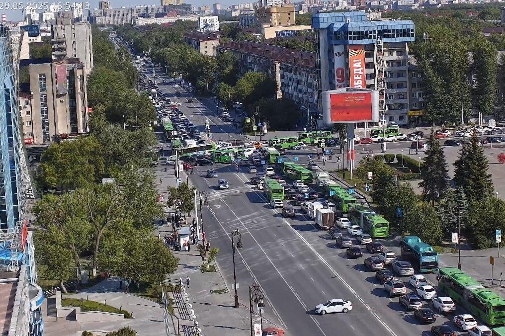 Коллапс в центре Тюмени: из-за аварии на электросетях отключились светофоры