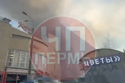 У ТЦ «Караван» в Перми загорелся киоск