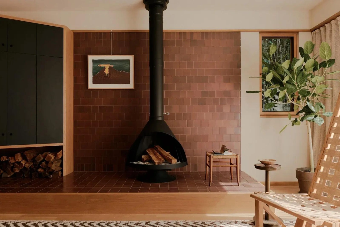 Зеленая плитка и ванна из нержавейки: посмотрите на обновленный пляжный дом 1960-х годов в Хэмптонсе | Источник: Уильям Джесс Лэрд