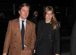 Принц Эндрю снова появился рядом с семьей — на королевских крестинах внучки