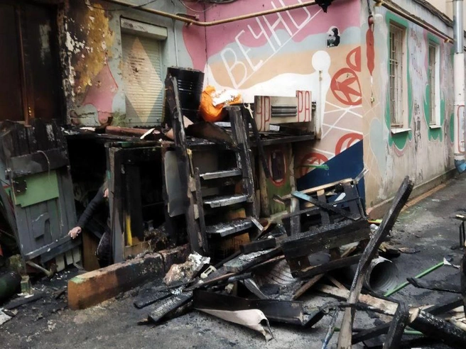 В Петербурге задержали предполагаемого поджигателя подвала художника Нельсона | Источник: Петроградская диаспора / Телеграм