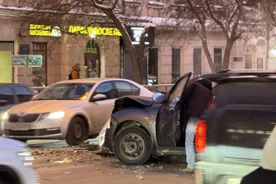 Столкновение кроссоверов в Екатеринбурге парализовало движение