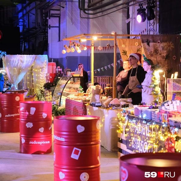 Торговые ряды со вкусностями  | Источник: Тимофей Калмаков / 59.RU