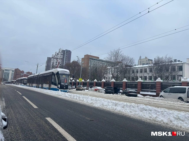 Трамваи встали на Абельмановской улице | Источник: Читатель MSK1.RU