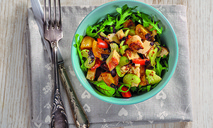 Овощной салат с куриной грудкой