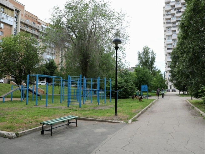 Пока у территории не очень ухоженный вид | Источник: Иван Носков / T.me