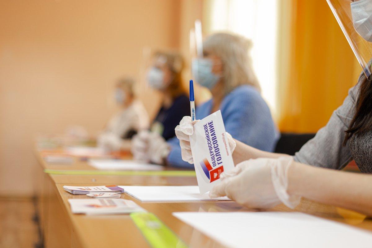 Явка в забайкальском крае. Фото людей голосующих на собрании.