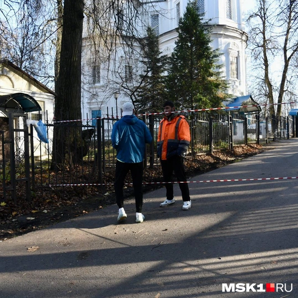 Некоторые москвичи приехали сегодня к усадьбе | Источник: Дарья Шутова / MSK1.RU