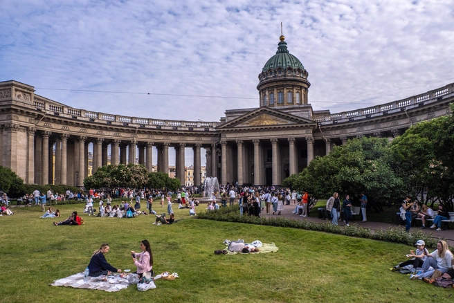 Летом в Санкт-Петербурге часто сохраняется прохладная погода, особенно у залива | Источник: Михаил Огнев / FONTANKA.RU