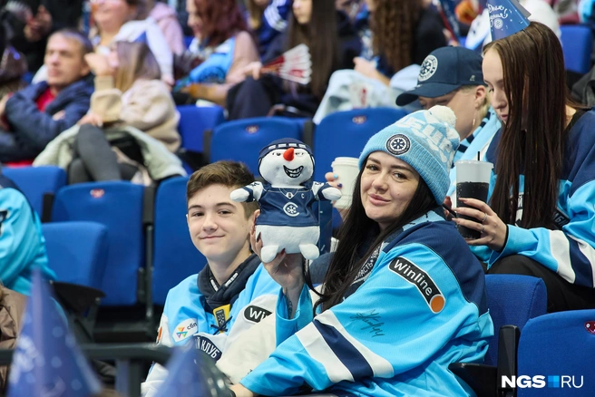 В начале второго периода ХК «Сибирь» удалось сравнять счет — 1:1 | Источник: Александр Ощепков / NGS.RU