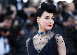 Модные Канны-2019: Приянка Чопра, Дита фон Тиз и Белла Хадид на премьерах 16 мая