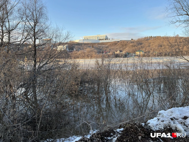 На другом берегу совсем иная жизнь | Источник: Андрей Бирюков / UFA1.RU