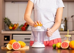 Витаминный заряд: 5 вкусных рецептов соков из овощей и фруктов в домашних условиях