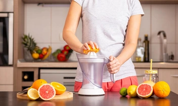 Витаминный заряд: 5 вкусных рецептов соков из овощей и фруктов в домашних условиях