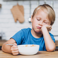 Трехлетний ребенок полтора года ничего не ел из-за страха перед едой: теперь у него гастростома