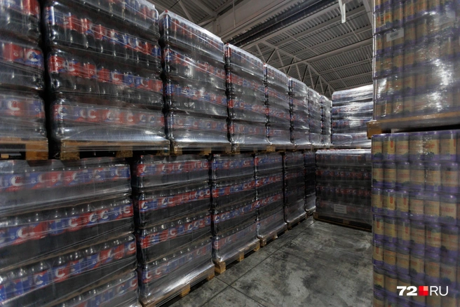 Готовая продукция отправляется на склад, а затем&nbsp;— в магазины по всей стране | Источник: Ирина Шарова / 72.RU