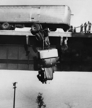 История одной фотографии: спасение повисших водителей, 1953 год