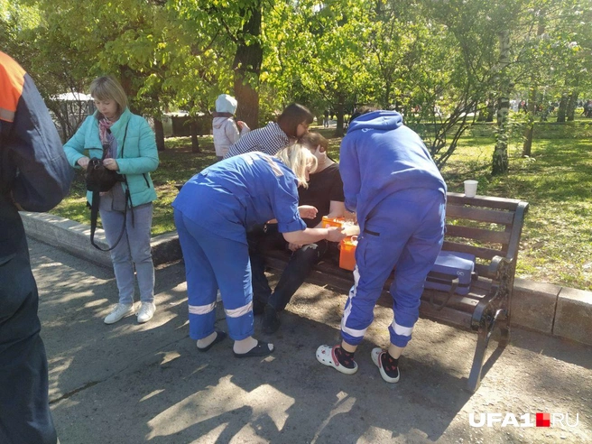Мужчине стало плохо еще до начала парада | Источник: Эвелина Бронникова