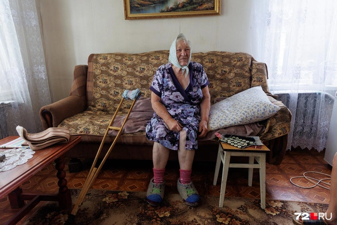 Пенсионерка живет в Старой Зареке уже 65 лет  | Источник: Ирина Шарова / 72.RU 