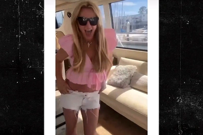 Бритни Спирс на яхте с сыновьями после ареста за пьяное вождение