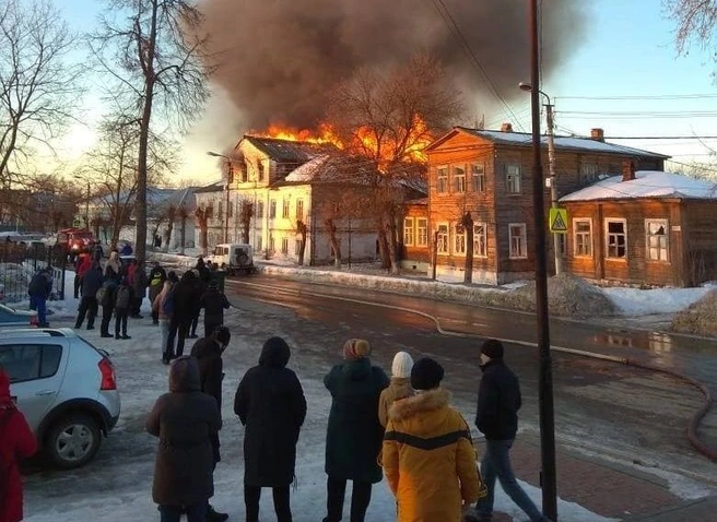 В Касимове сгорел памятник культуры регионального значения | ya62.ru