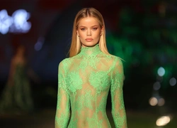 10 минут на коврике — и вы другая: утренний флоу моделей Victoria’s Secret