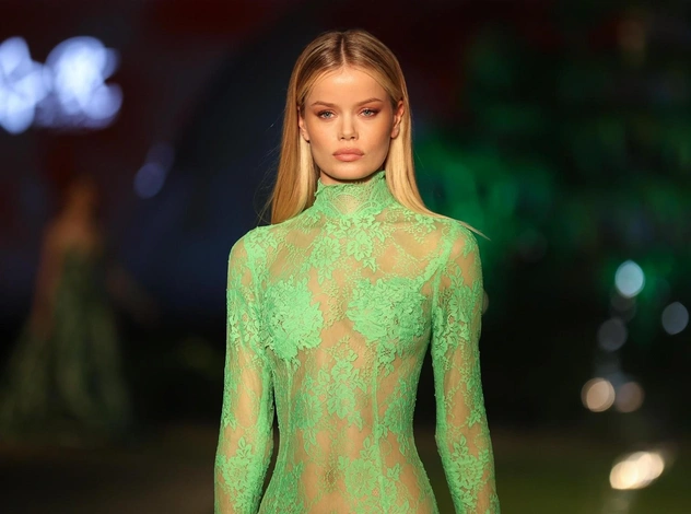 10 минут на коврике — и вы другая: утренний флоу моделей Victoria’s Secret