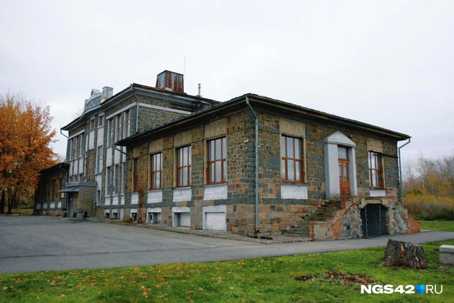 Одно из самых старых зданий стало одним из самых отремонтированных | Источник: Татьяна Ирискина / NGS42.RU
