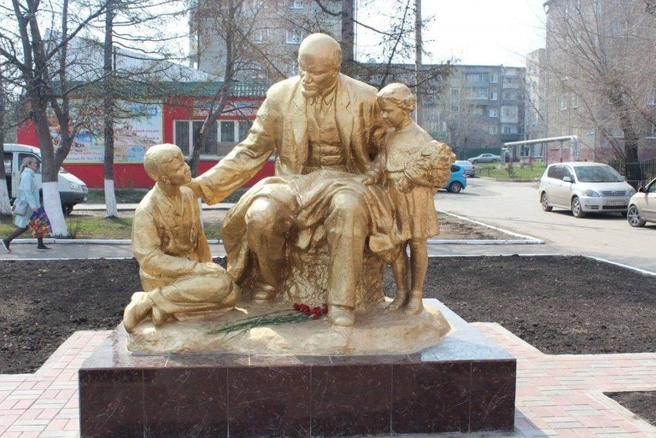 Памятник Владимиру Ленину в Кузнецком районе Новокузнецка | Источник: www.city-n.ru