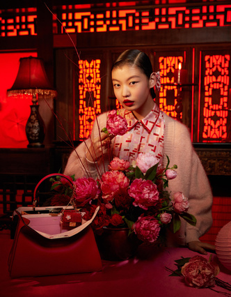Драматический красный: бренд Fendi выпустил коллекцию к китайскому Новому году