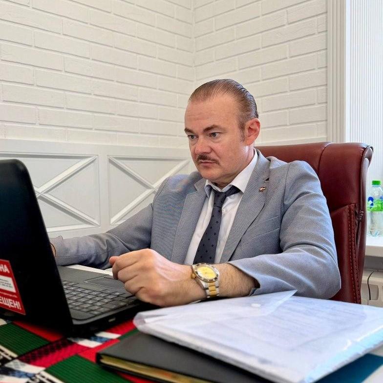 <p>Роман Петров</p>