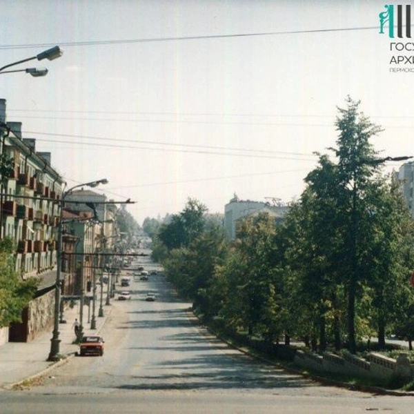 Непривычно безлюдное и безмашинное начало Компроса, 1996 год | Источник: Госархив Пермского края