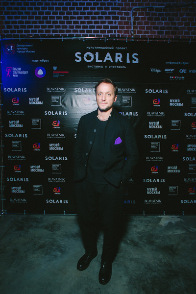 Хабенский в свитере, Мишуков — в total black и другие звезды на премьере мультимедийного проекта SOLARIS