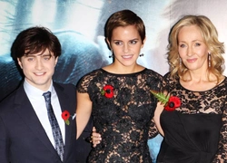 Джоан Роулинг раскритиковала Дэниела Рэдклиффа и назвала Эмму Уотсон «невежественной» из-за поддержки трансгендерных людей