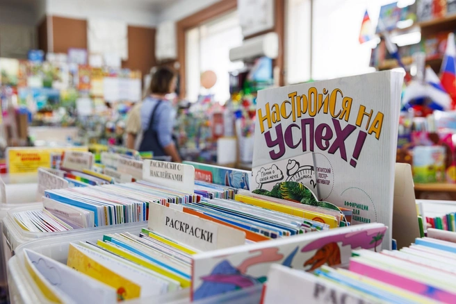 В магазине есть всё, что может быть напечатано на бумаге. | Источник: Алексей Волхонский / V1.RU