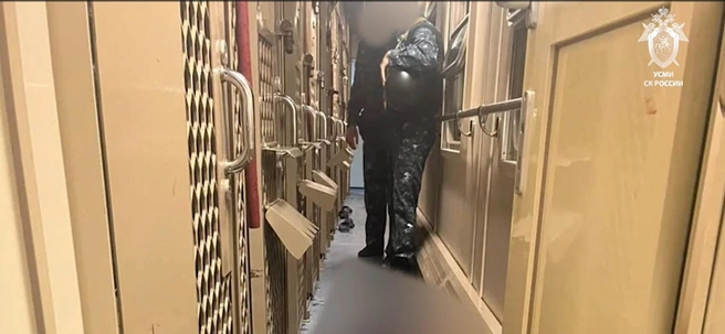 Спецвагон, в котором произошло нападение на конвой | Источник: Стоп-кадр с видео. Следком / max.ru