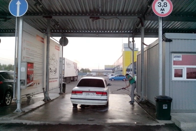 Сотрудник автомойки в Омске отсудил 650 тысяч