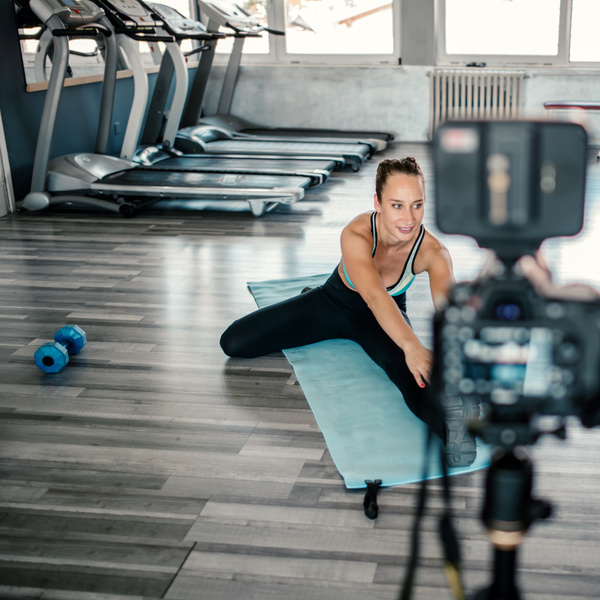 Поймут лишь дамы: 10 забавных видео женских тренировок в спортзале