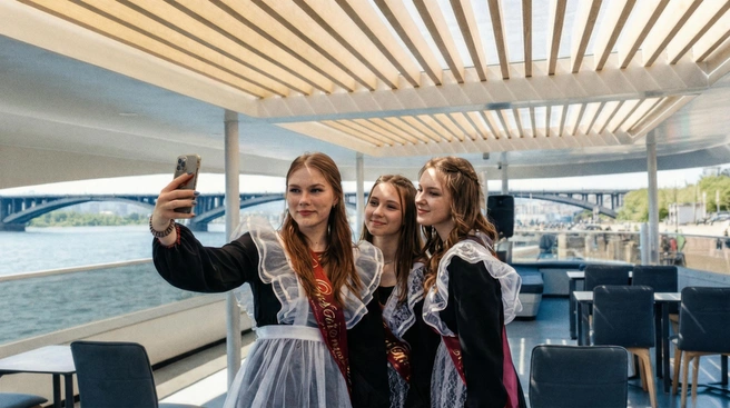 Праздничный фуршет и крутая фотозона сделают выпускной вечер незабываемым  | Источник: «ВодоходЪ. Пассажирский Порт»