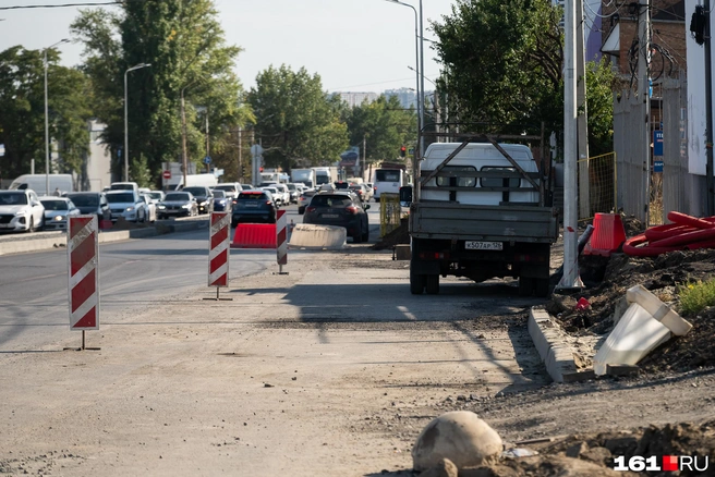 Новая дорога предполагает избавление от многочасовых пробок, в которых жители Суворовского стоят утром и вечером уже много лет | Источник: Евгений Вдовин / 161.RU