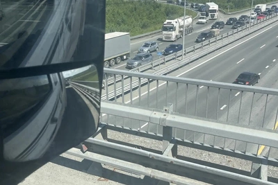 Под Екатеринбургом водители застряли в 16-километровой пробке
