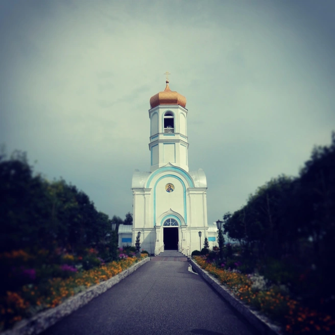 Храм Александра Невского в Колывани. Фото instagram.com/matveev12345