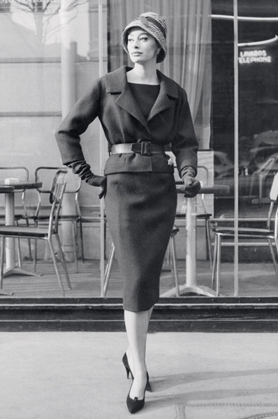 Силуэт «песочные часы» — стиль new look, Christian Dior, весна — лето 1959.