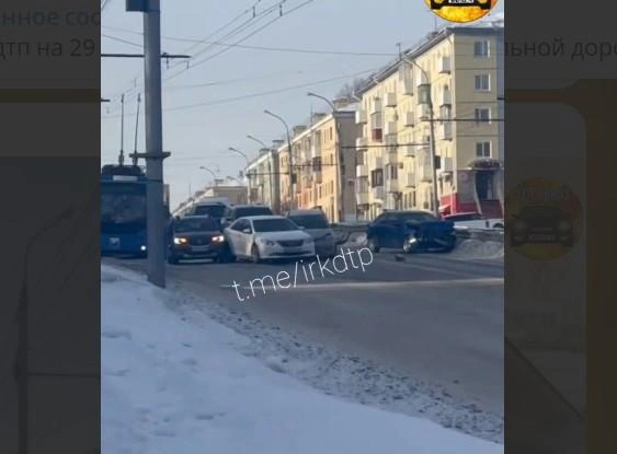 Массовое ДТП произошло в район Лисихи | Источник: ДТП 38RUS / t.me