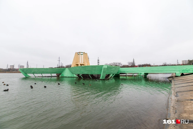 Необычный водосброс «Кувшинка». При СССР там было кафе, но не очень долго | Источник: Евгений Вдовин / 161.RU