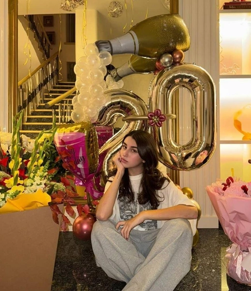 Недавно Эмма отметила 20-летие