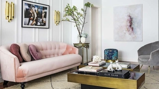 Розовый диван в гостиной: 55+ впечатляющих фото и идей