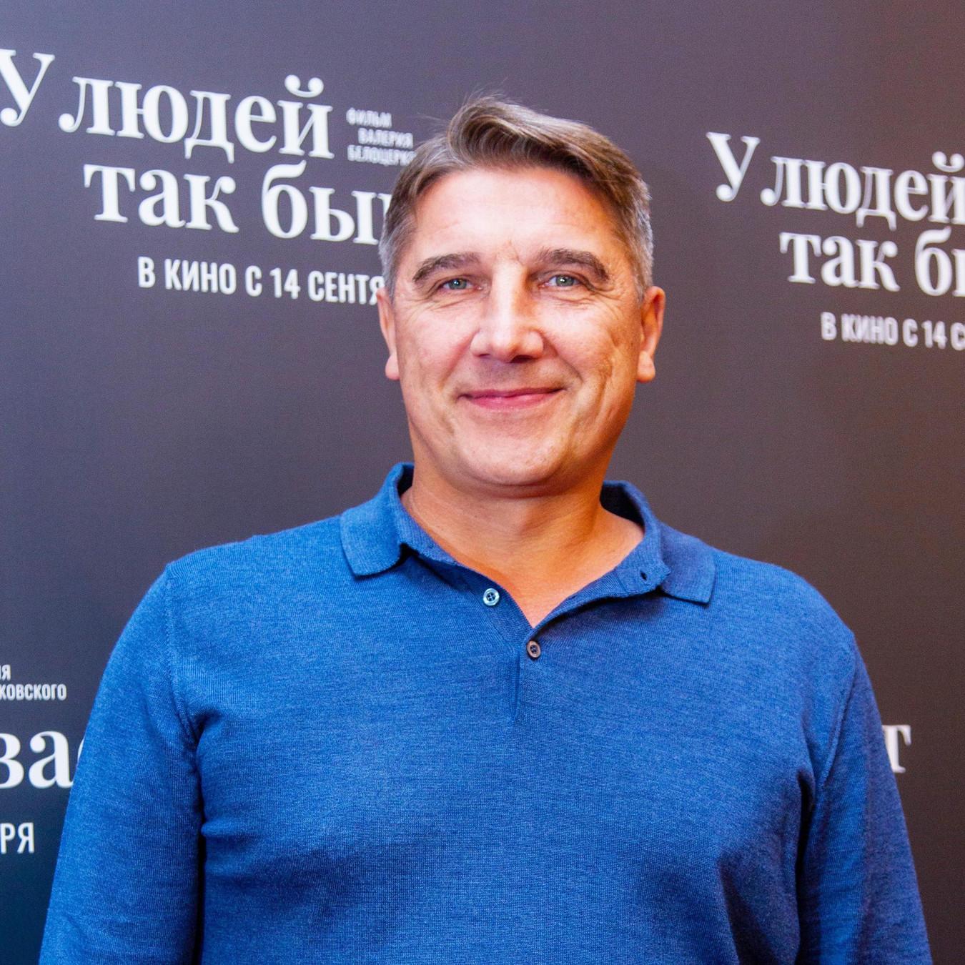 Женился в 18 и с тех пор не расстается с супругой. Как живет звезда «Мосгаза» Сергей Угрюмов