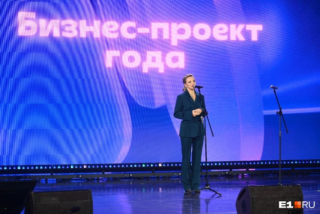 Марина Малкова произнесла речь со сцены «Космоса» | Источник: Владислав Лоншаков / E1.RU